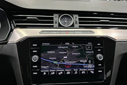 sininen Volkswagen Passat 2019 kuva 14.