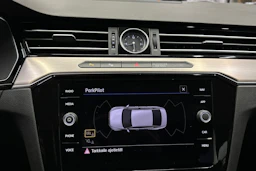 sininen Volkswagen Passat 2019 kuva 15.