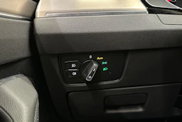 sininen Volkswagen Passat 2019 kuva 23.