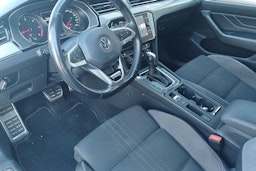 valkoinen Volkswagen Passat 2019 kuva 3.