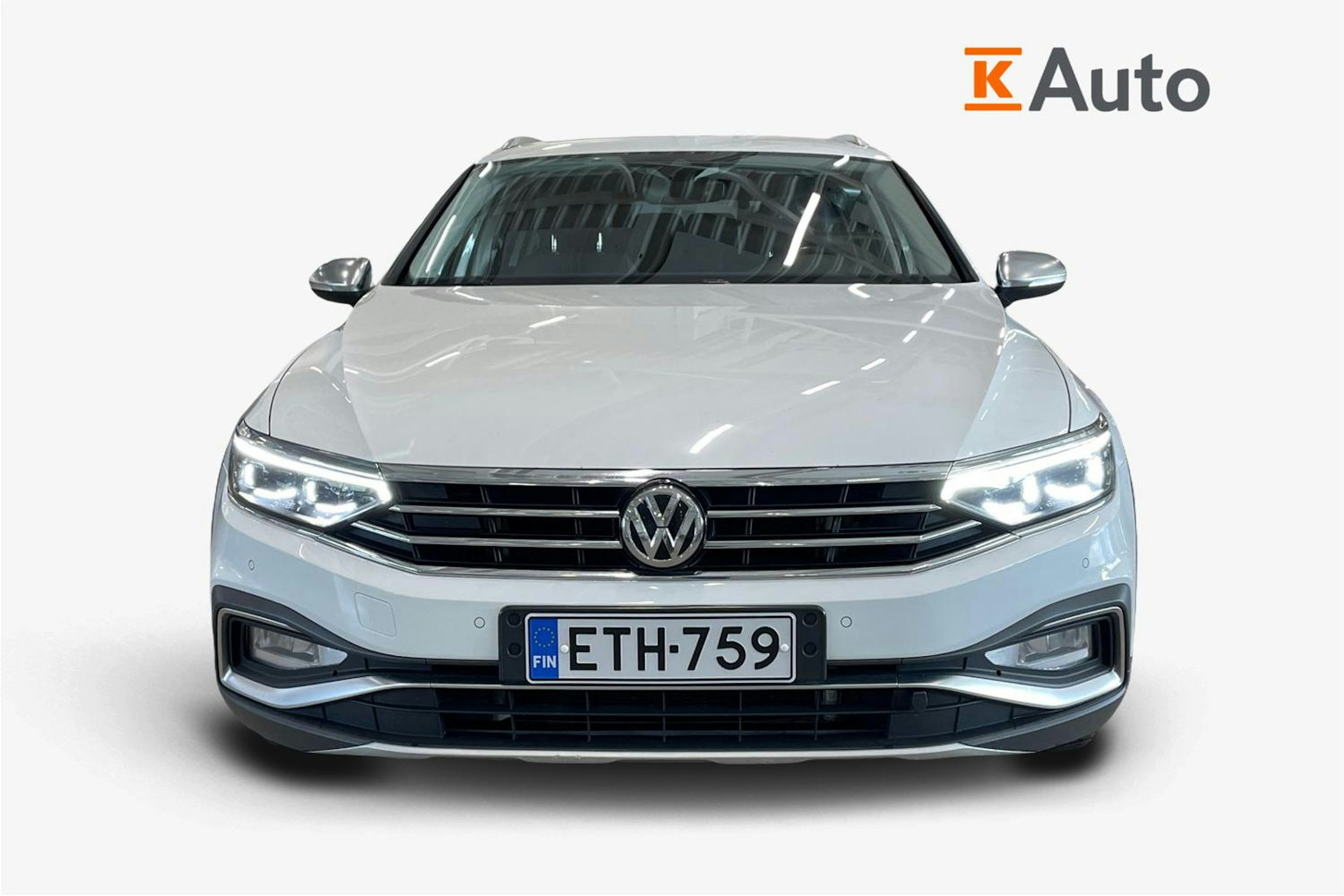 valkoinen Volkswagen Passat 2020 kuva 5.