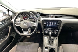 valkoinen Volkswagen Passat 2020 kuva 9.