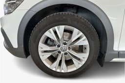 valkoinen Volkswagen Passat 2020 kuva 11.