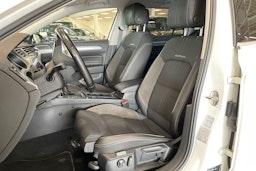 valkoinen Volkswagen Passat 2020 kuva 14.
