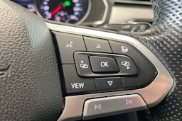 valkoinen Volkswagen Passat 2020 kuva 16.