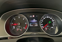 valkoinen Volkswagen Passat 2020 kuva 18.