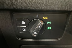valkoinen Volkswagen Passat 2020 kuva 19.