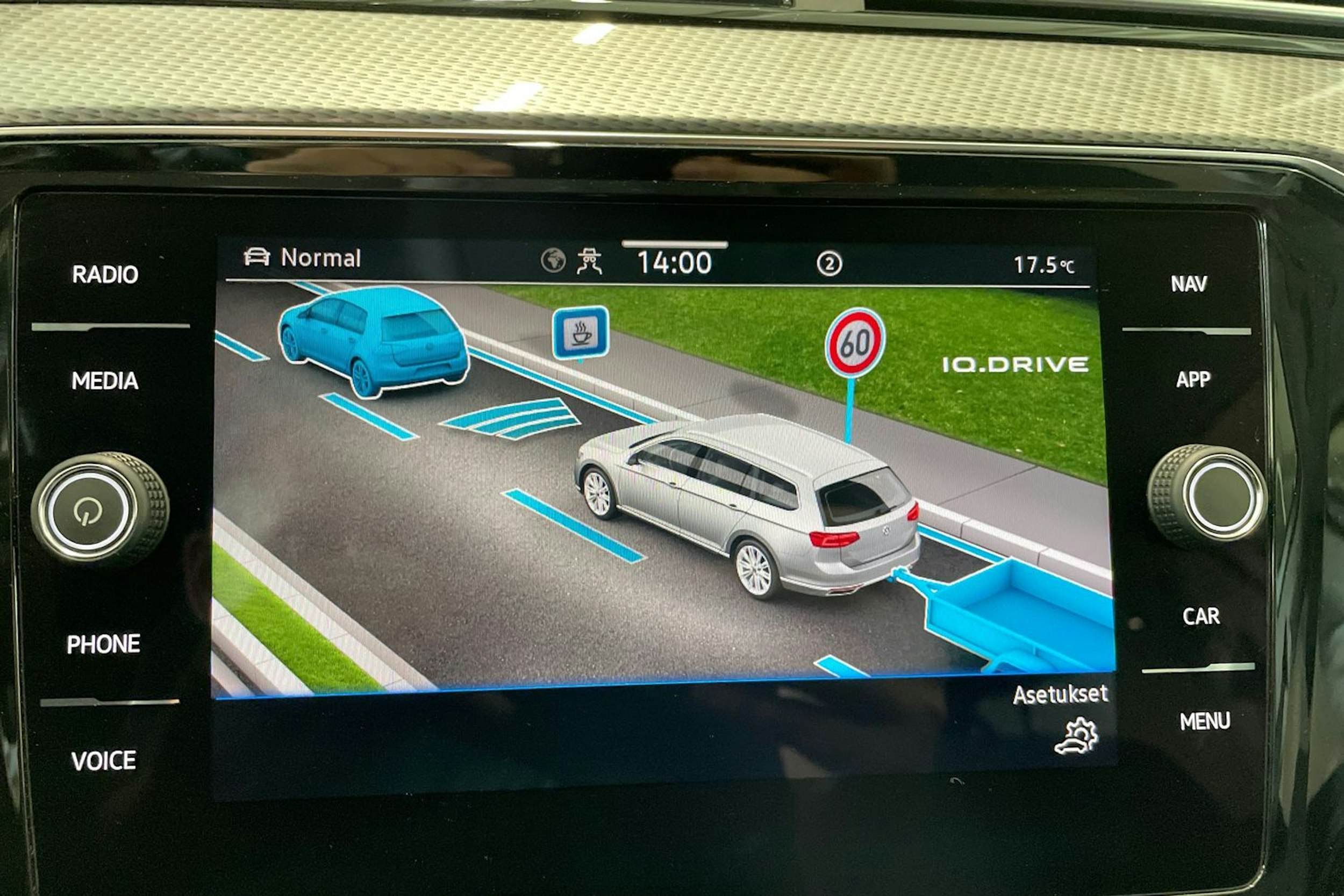 valkoinen Volkswagen Passat 2020 kuva 26.