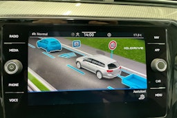 valkoinen Volkswagen Passat 2020 kuva 26.