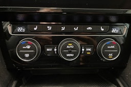 valkoinen Volkswagen Passat 2020 kuva 31.