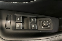 valkoinen Volkswagen Passat 2020 kuva 35.