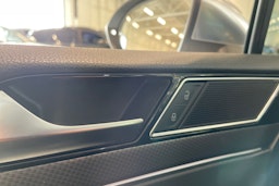 valkoinen Volkswagen Passat 2020 kuva 36.