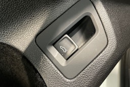 valkoinen Volkswagen Passat 2020 kuva 37.