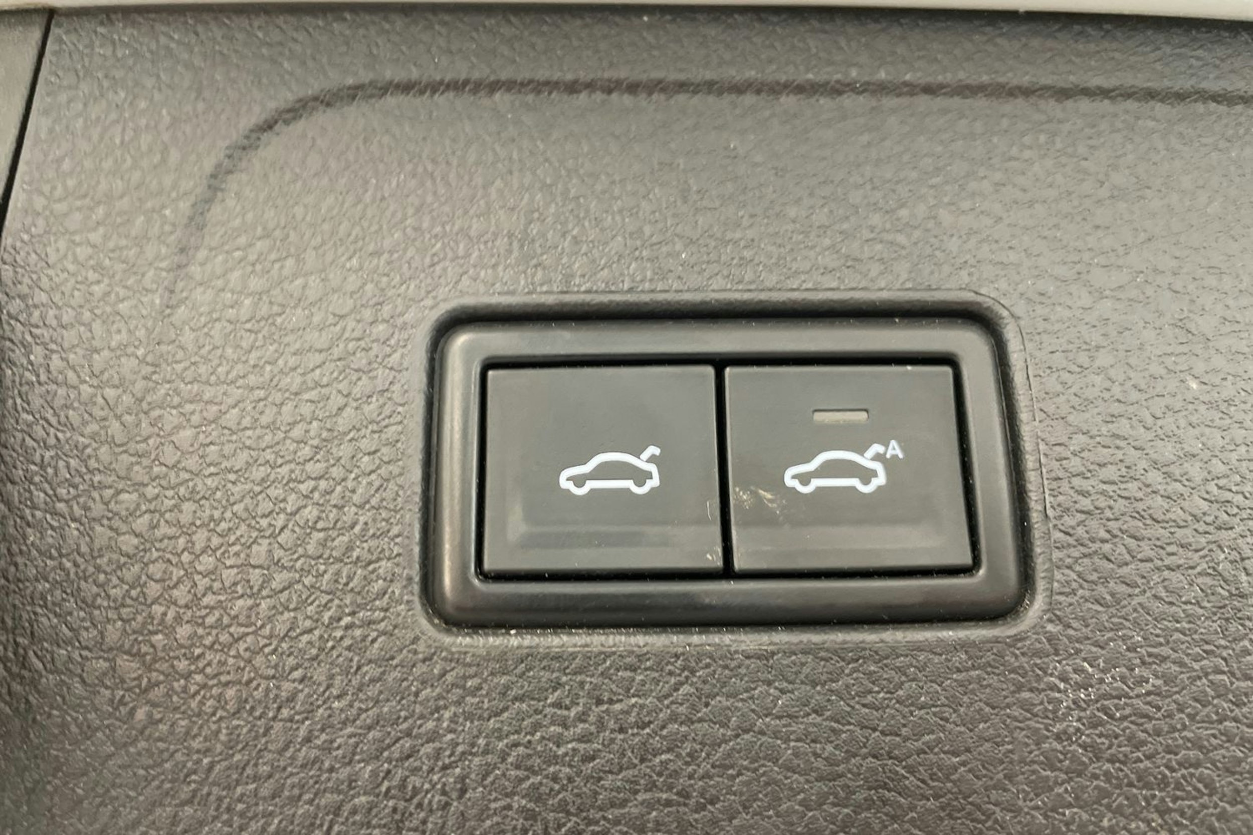 valkoinen Volkswagen Passat 2020 kuva 42.