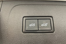valkoinen Volkswagen Passat 2020 kuva 42.