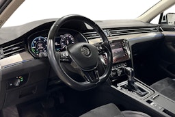 Valkoinen Volkswagen PASSAT 2019 kuva 7.