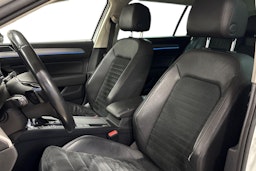 Valkoinen Volkswagen PASSAT 2019 kuva 9.