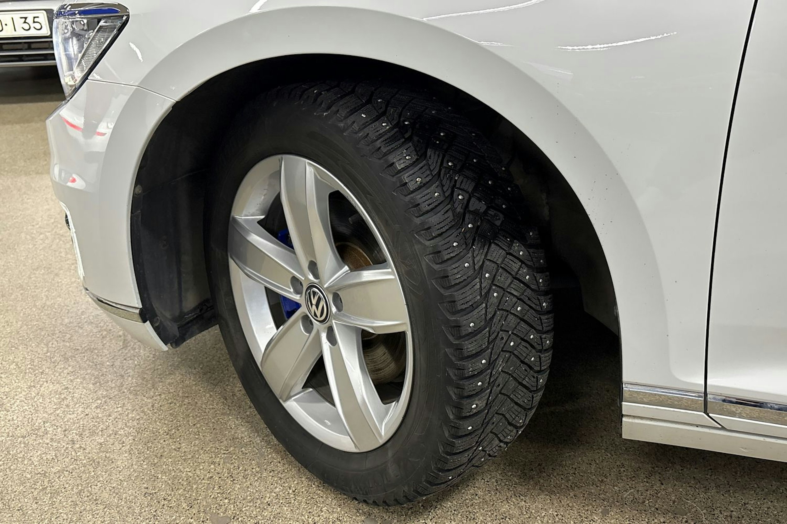 Valkoinen Volkswagen PASSAT 2019 kuva 13.