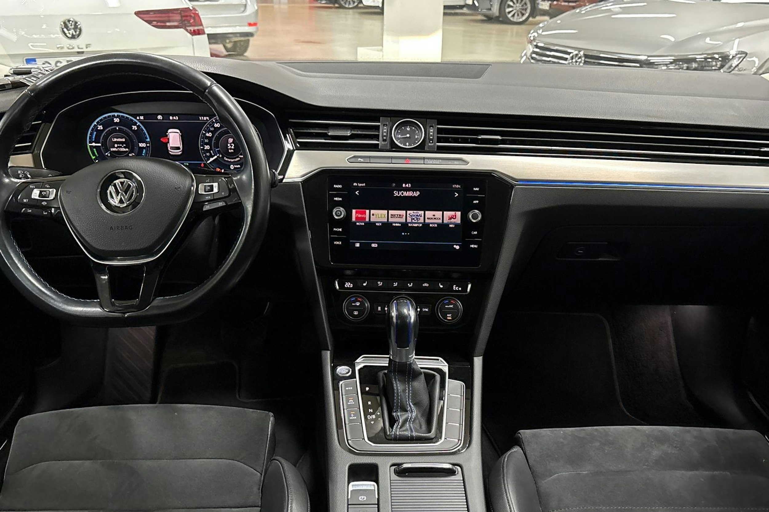 Valkoinen Volkswagen PASSAT 2019 kuva 14.