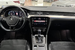 Valkoinen Volkswagen PASSAT 2019 kuva 14.
