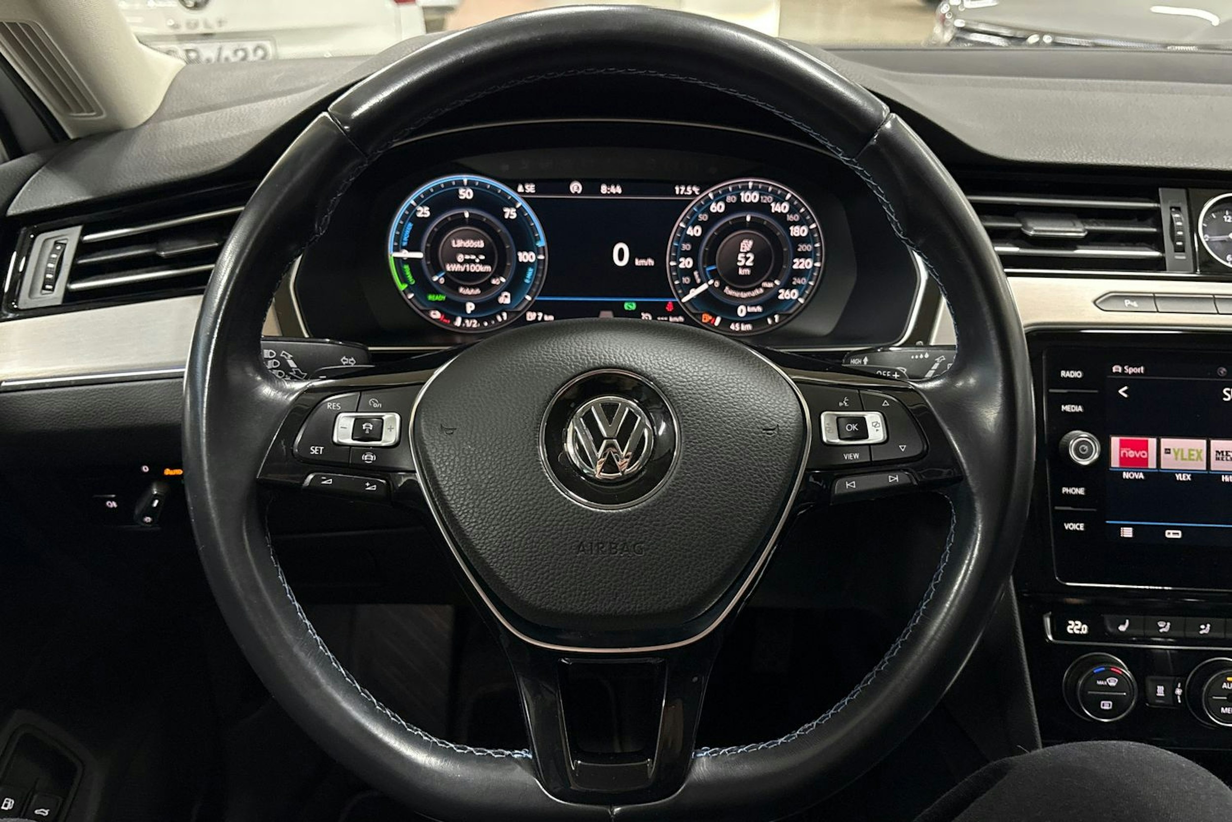 Valkoinen Volkswagen PASSAT 2019 kuva 15.