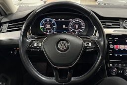 Valkoinen Volkswagen PASSAT 2019 kuva 15.