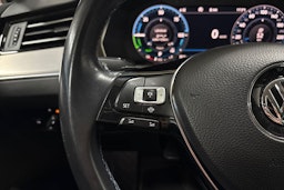 Valkoinen Volkswagen PASSAT 2019 kuva 17.