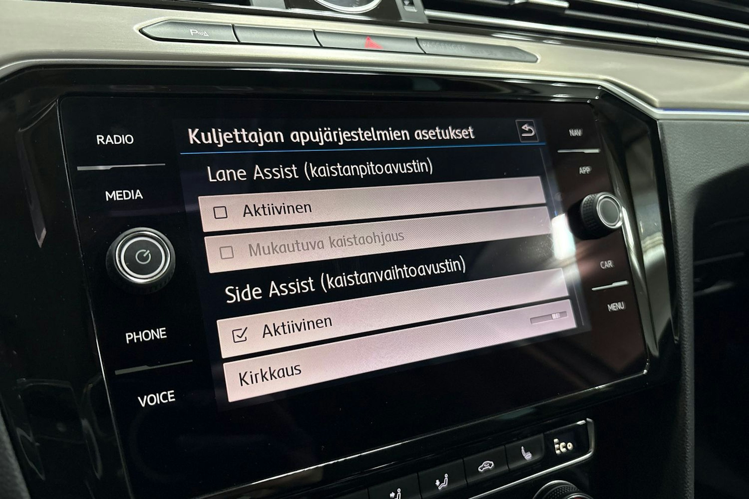 Valkoinen Volkswagen PASSAT 2019 kuva 23.