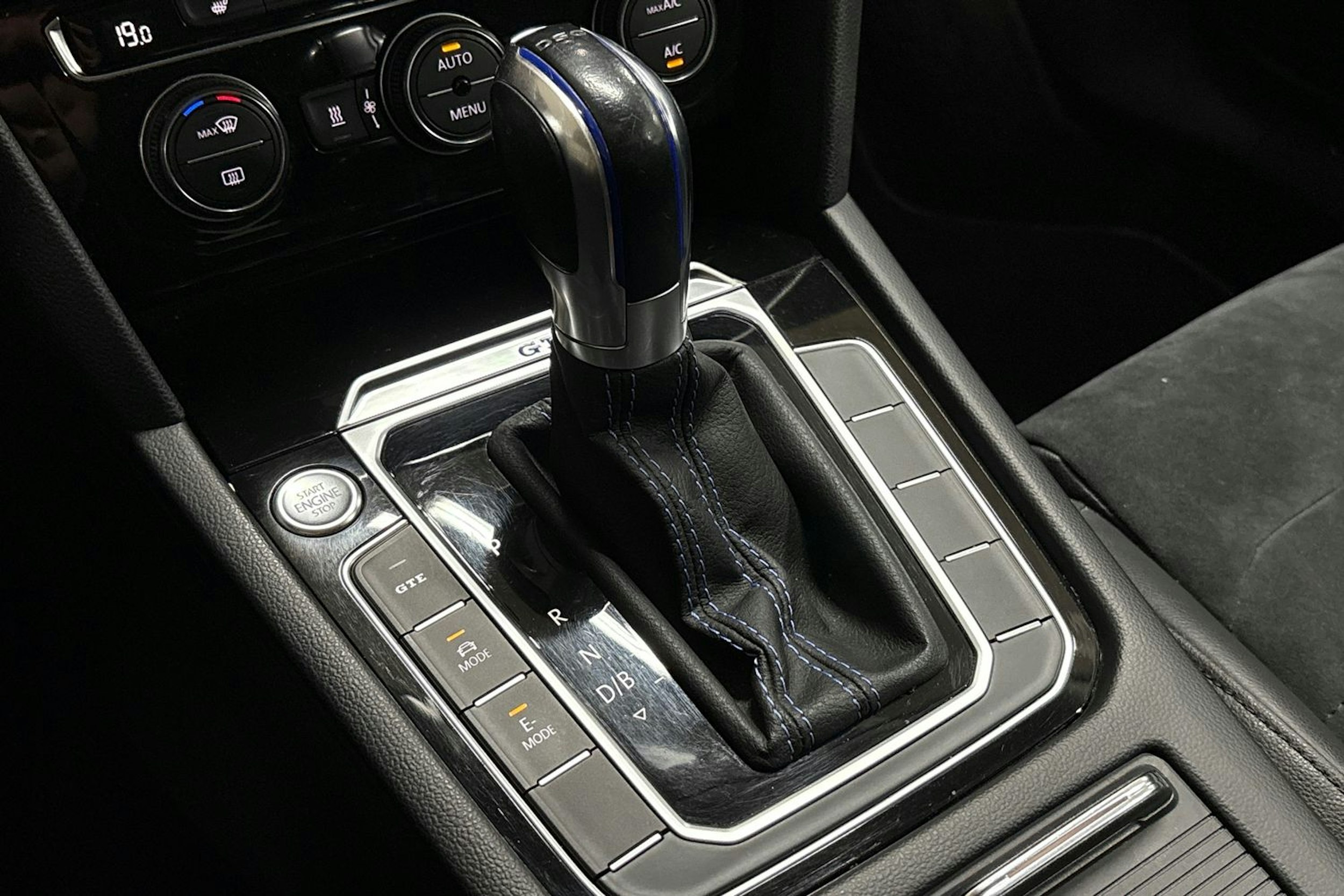 Valkoinen Volkswagen PASSAT 2019 kuva 26.