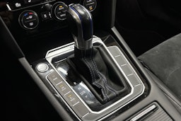 Valkoinen Volkswagen PASSAT 2019 kuva 26.