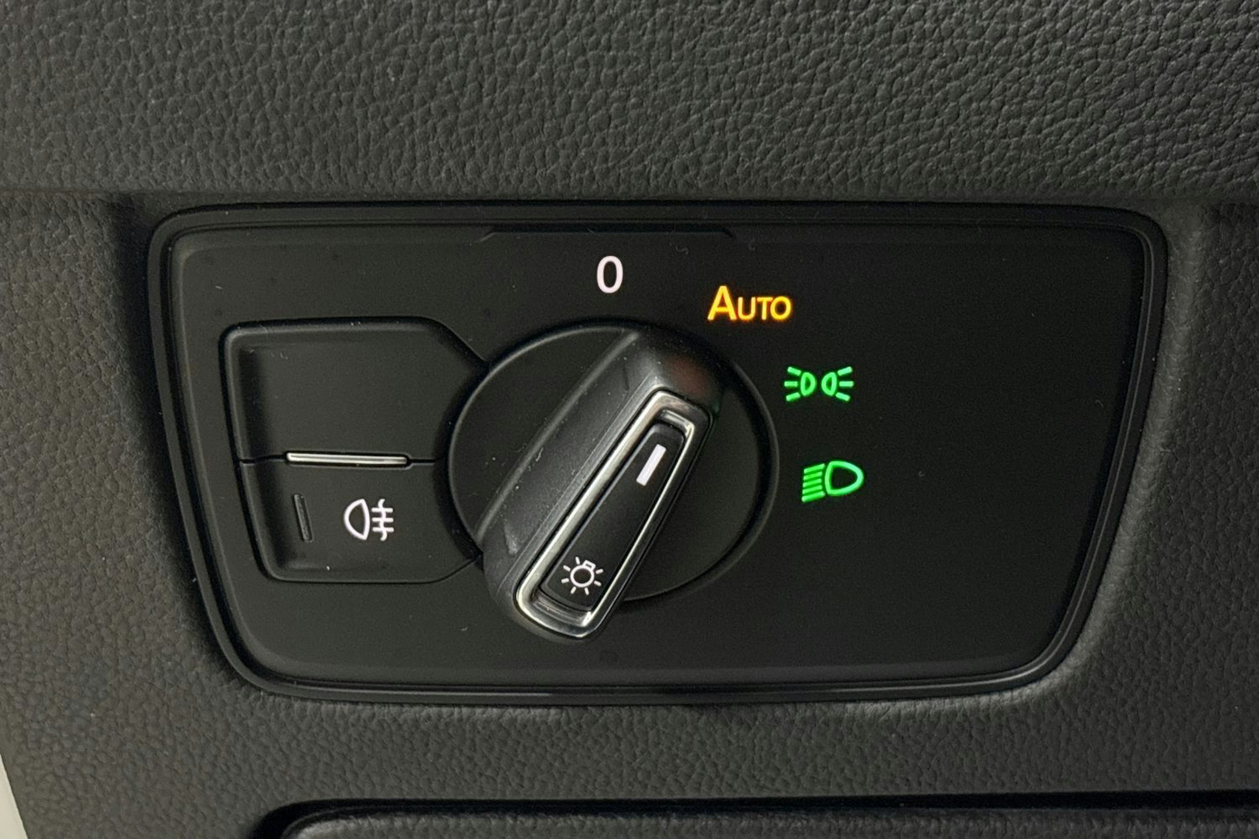 Valkoinen Volkswagen PASSAT 2019 kuva 27.