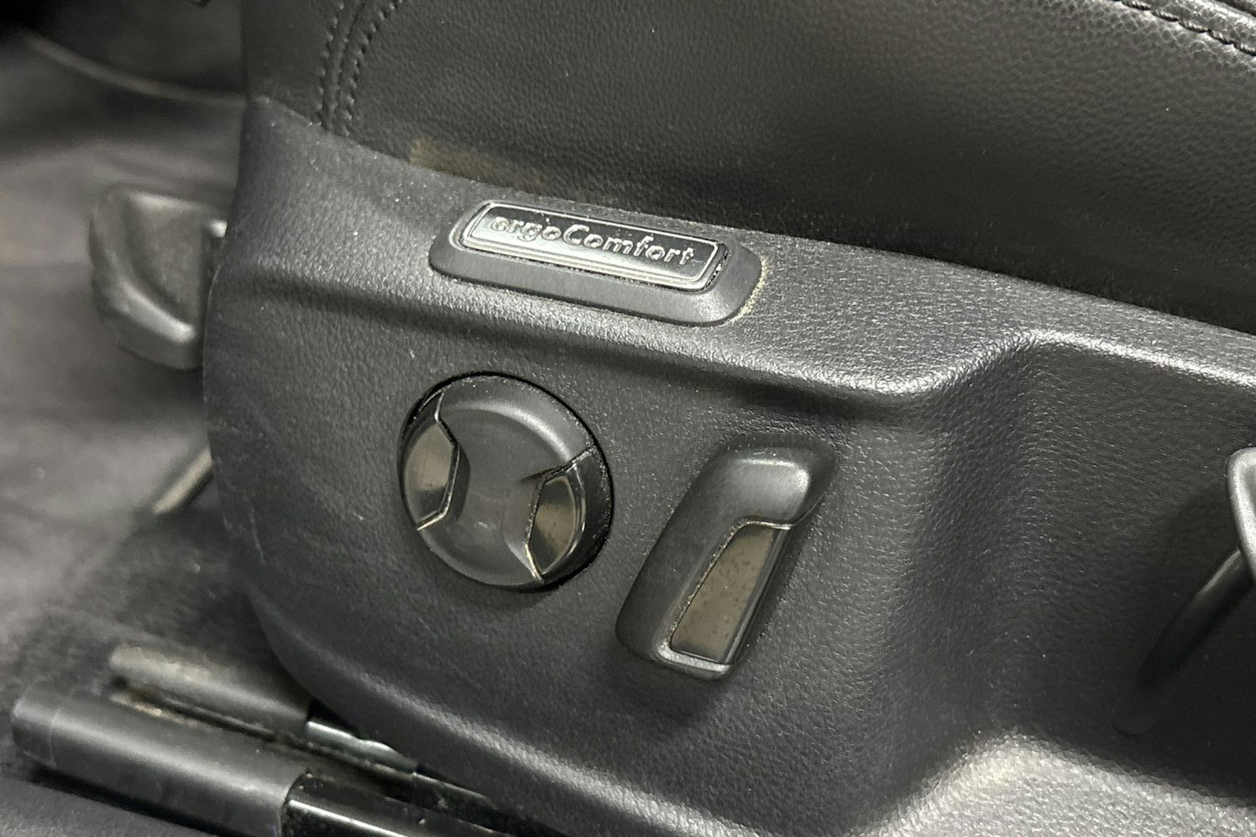 Valkoinen Volkswagen PASSAT 2019 kuva 29.