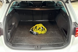 Valkoinen Volkswagen PASSAT 2019 kuva 30.