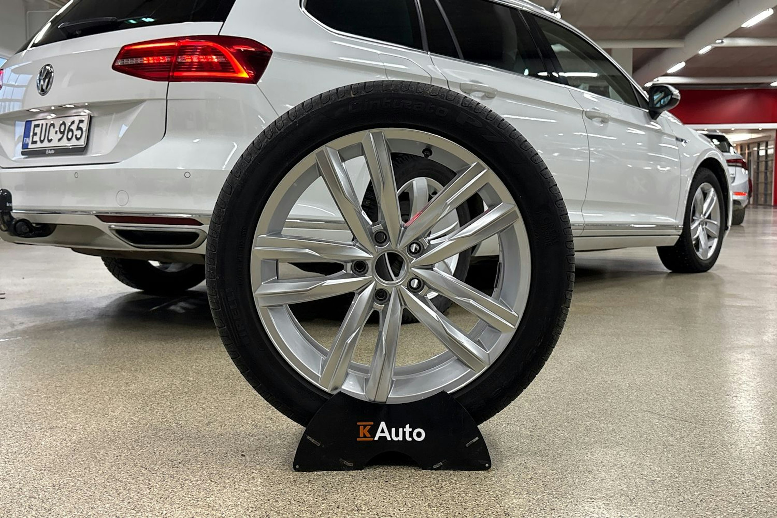 Valkoinen Volkswagen PASSAT 2019 kuva 33.