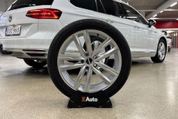 Valkoinen Volkswagen PASSAT 2019 kuva 33.