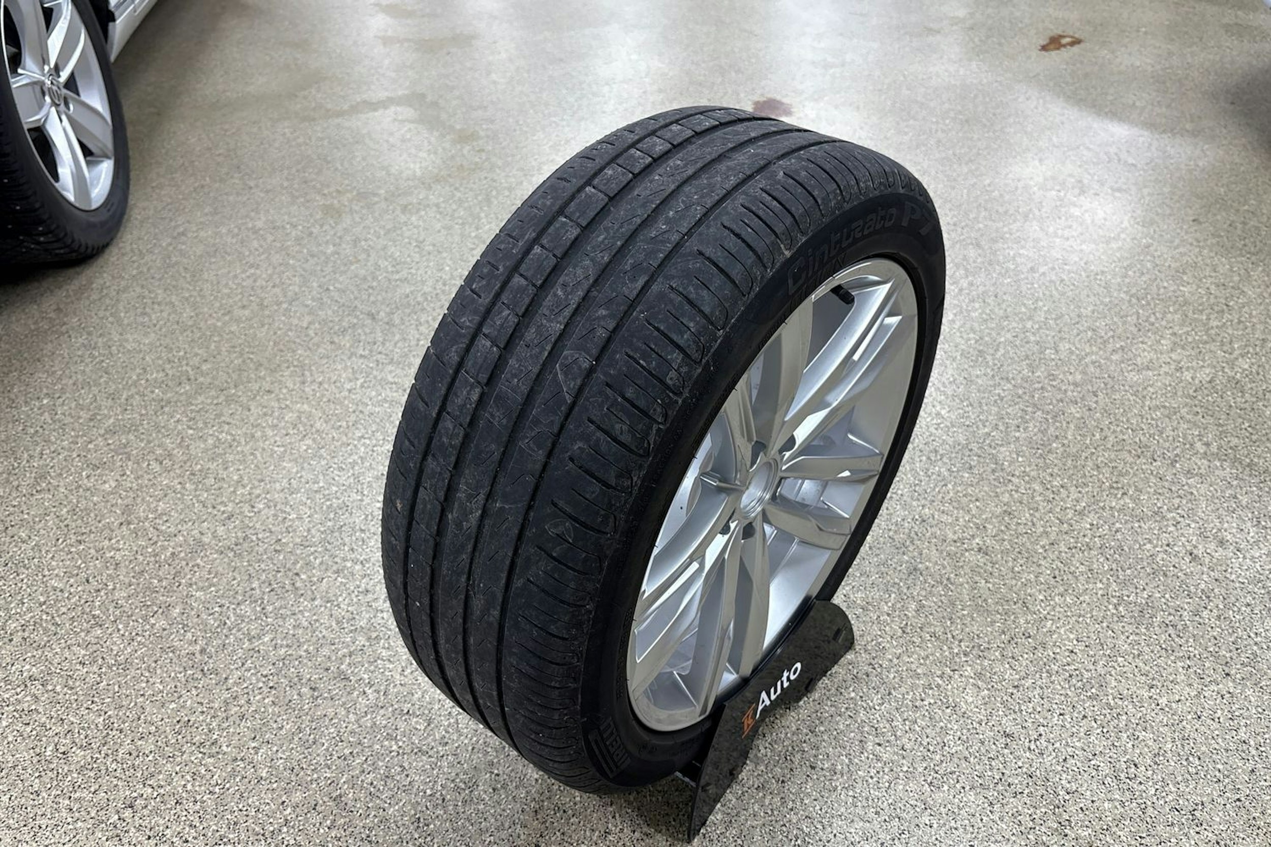 Valkoinen Volkswagen PASSAT 2019 kuva 34.