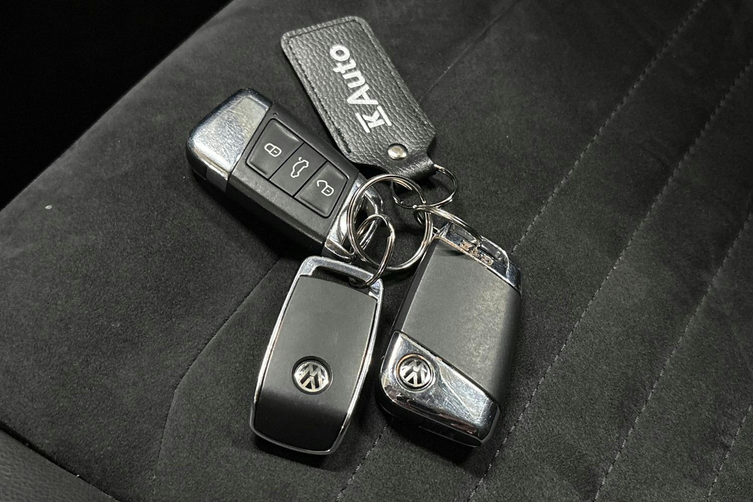 Valkoinen Volkswagen PASSAT 2019 kuva 37.