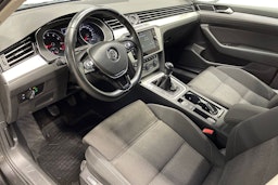 harmaa Volkswagen Passat 2019 kuva 7.