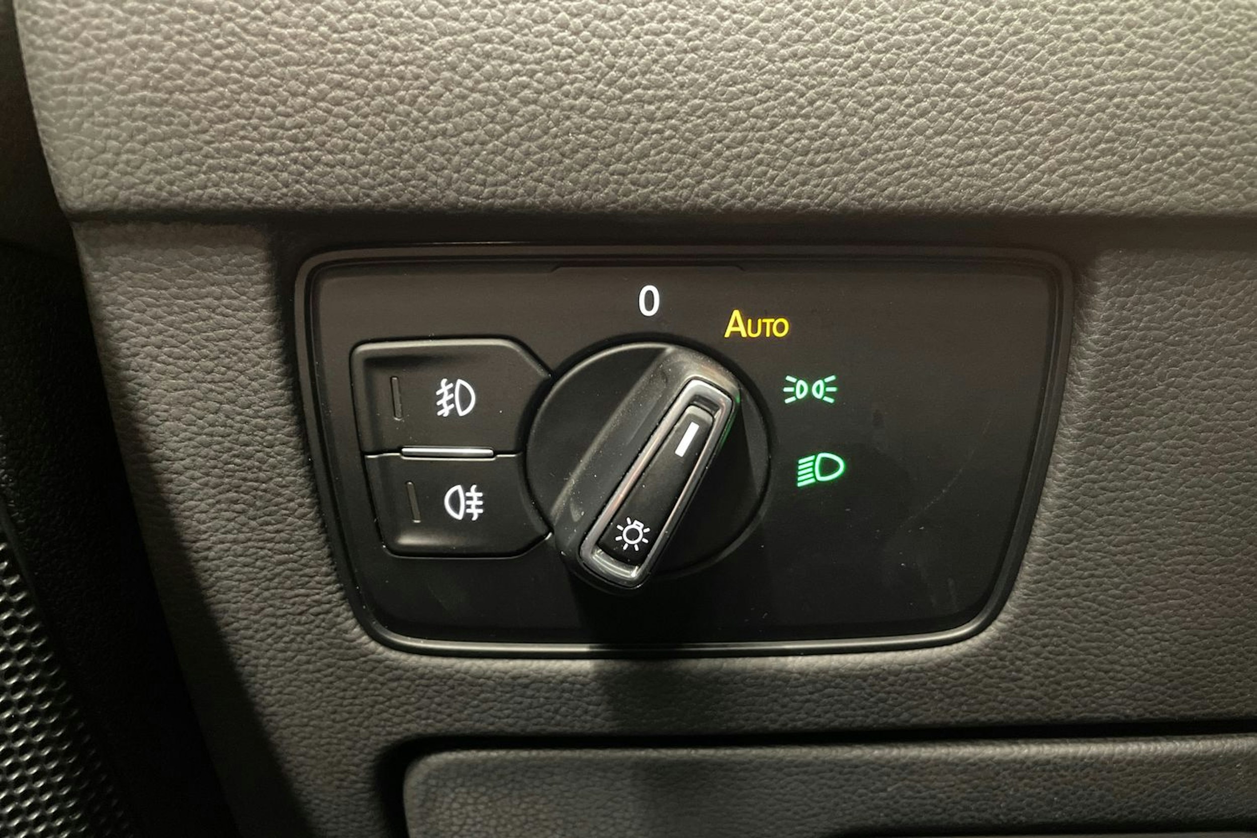 harmaa Volkswagen Passat 2019 kuva 24.