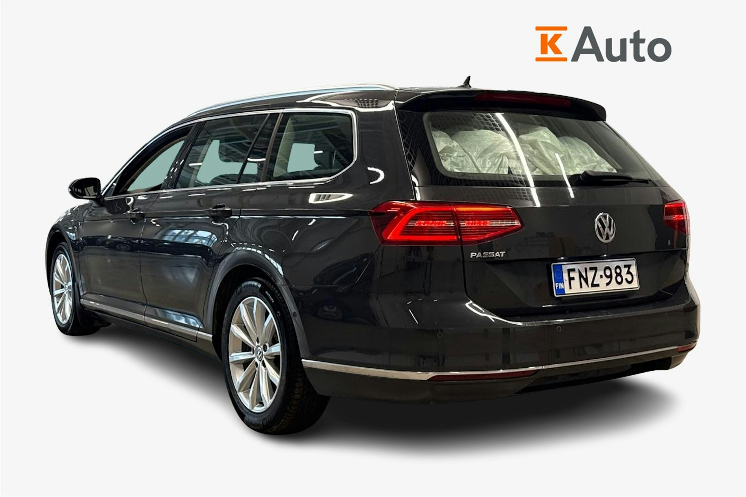 harmaa Volkswagen Passat 2019 kuva 2.