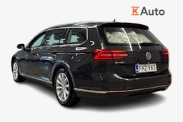 harmaa Volkswagen Passat 2019 kuva 2.