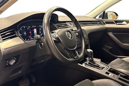 harmaa Volkswagen Passat 2019 kuva 6.