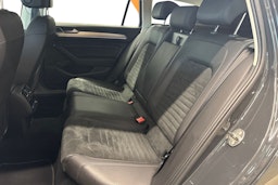 harmaa Volkswagen Passat 2019 kuva 8.