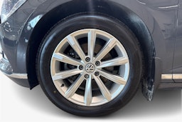 harmaa Volkswagen Passat 2019 kuva 9.