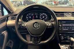 harmaa Volkswagen Passat 2019 kuva 11.