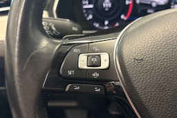 harmaa Volkswagen Passat 2019 kuva 12.