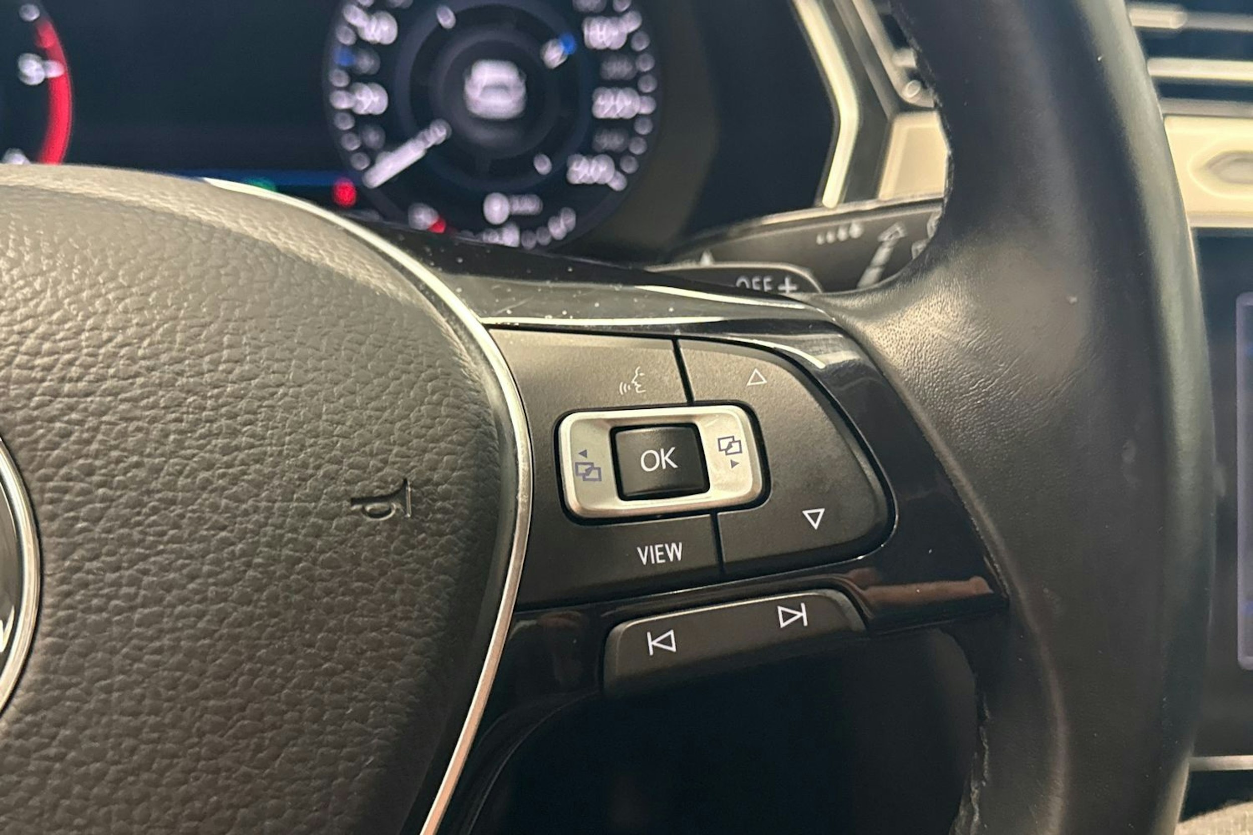 harmaa Volkswagen Passat 2019 kuva 13.