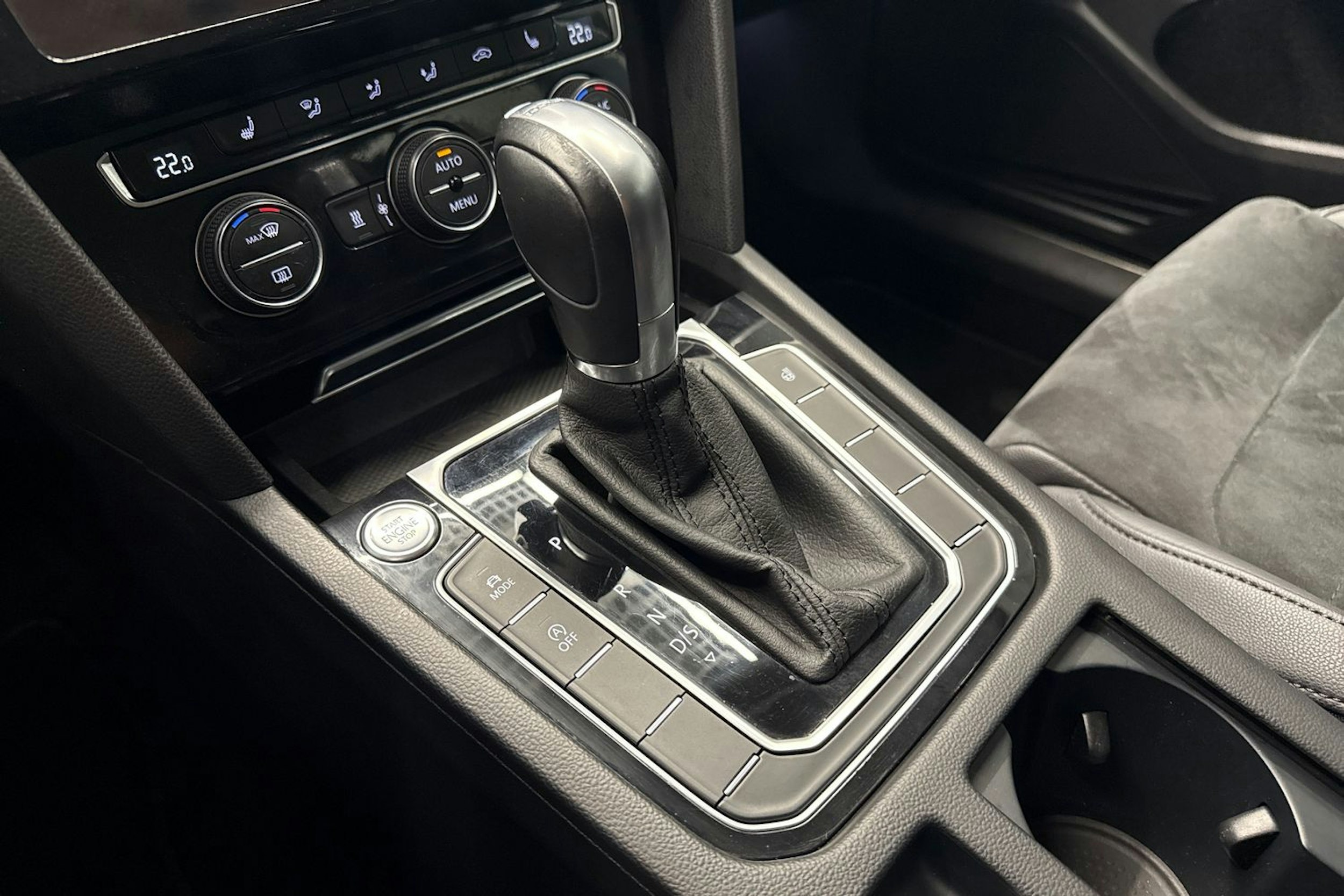 harmaa Volkswagen Passat 2019 kuva 15.