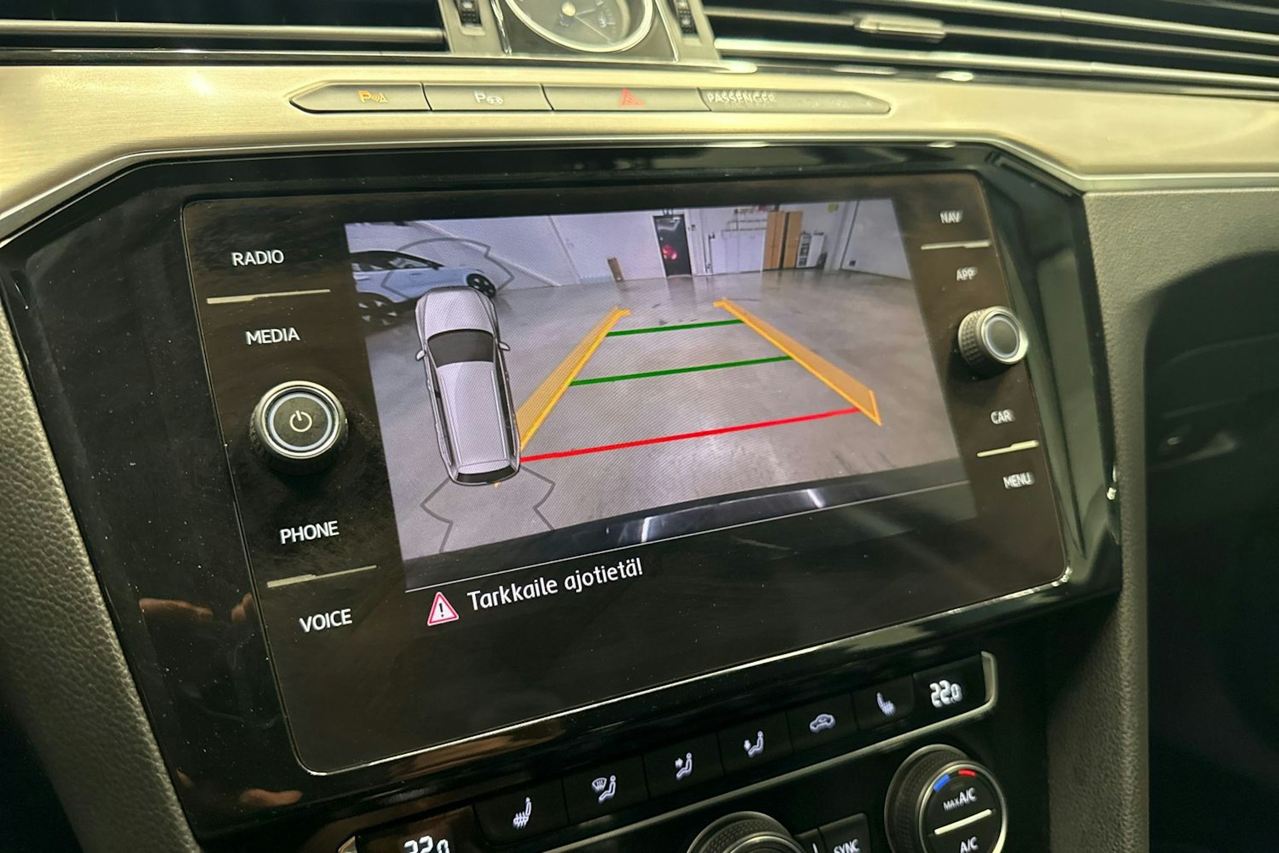 harmaa Volkswagen Passat 2019 kuva 17.