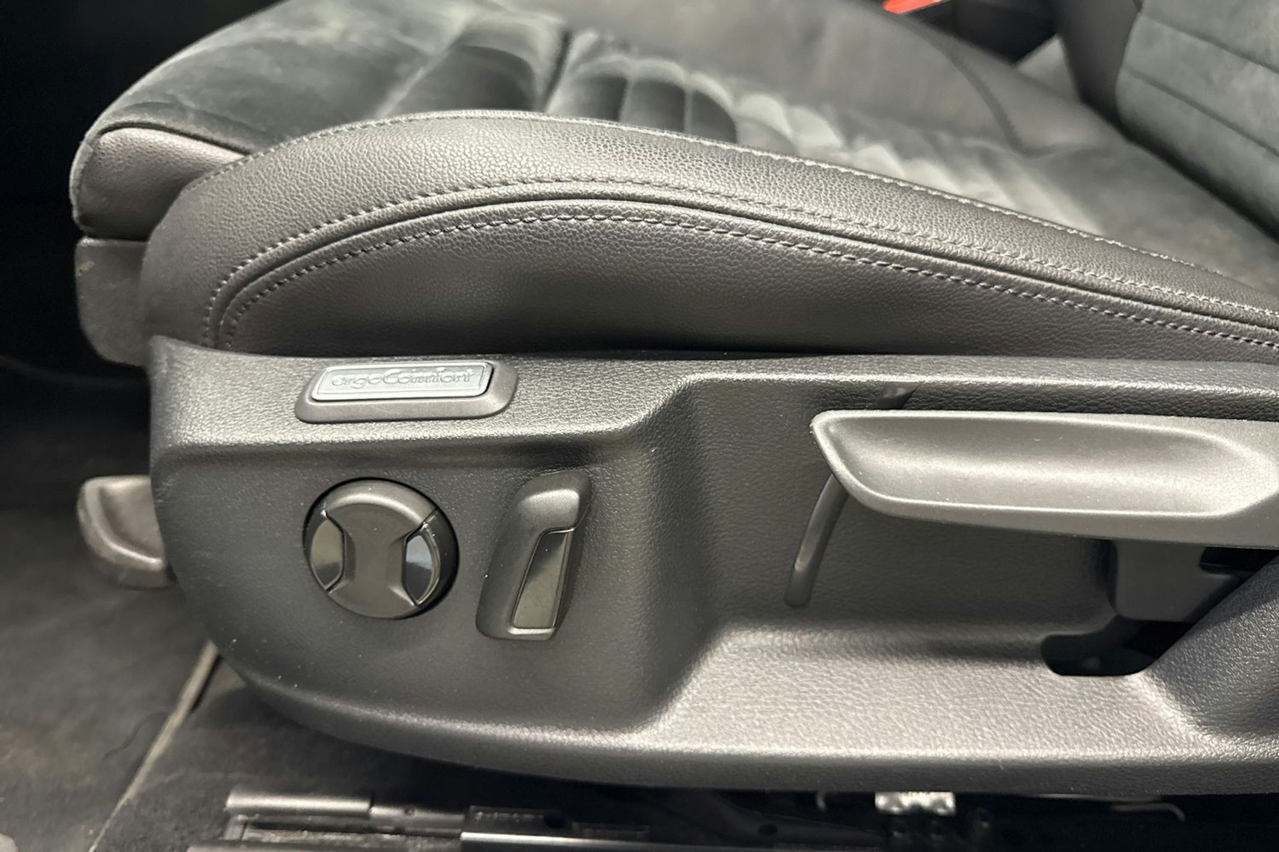 harmaa Volkswagen Passat 2019 kuva 20.